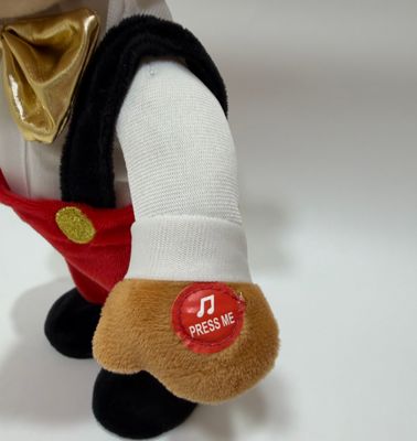 노래하고 춤추는 크리스마스 산타와 사슴